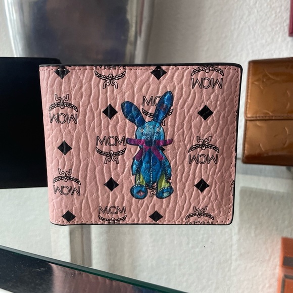 SOLD‼️. NEW MCM LIMITED EDITION PINK BUNNY VISETTOS LEATHER WALLET - Picture 11 of 12